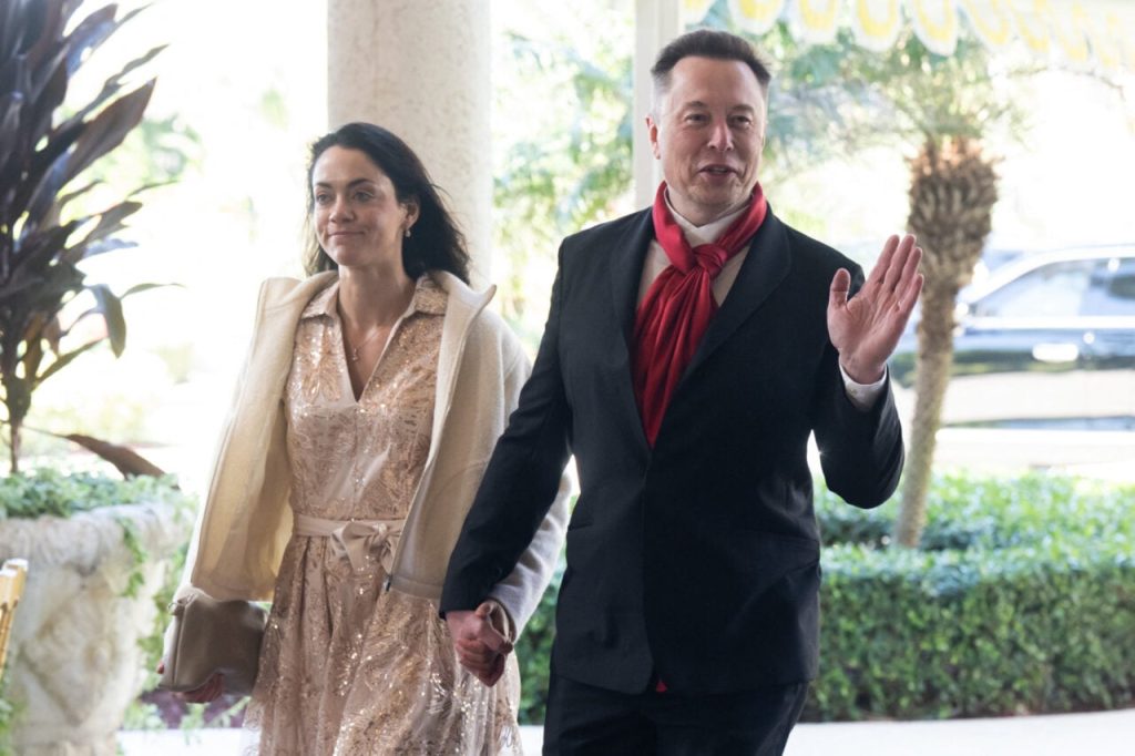 Ladies, Lock Up Your DMs: Elon Musk Is Back on the Market